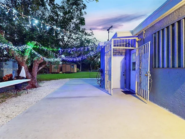 421 SW 8th Ave, Homestead FL 33030