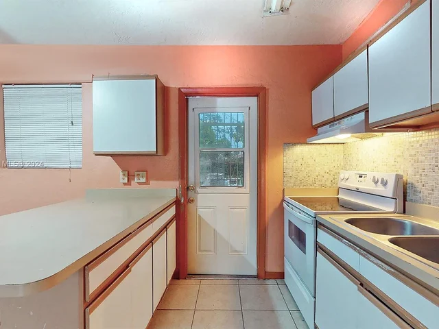 421 SW 8th Ave, Homestead FL 33030