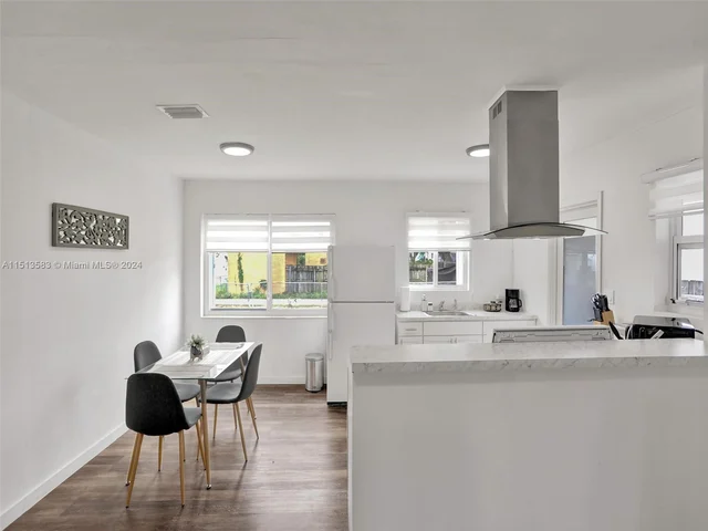 536 NW 48th St, Miami FL 33127