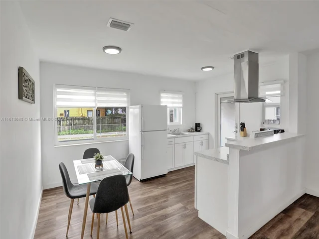 536 NW 48th St, Miami FL 33127