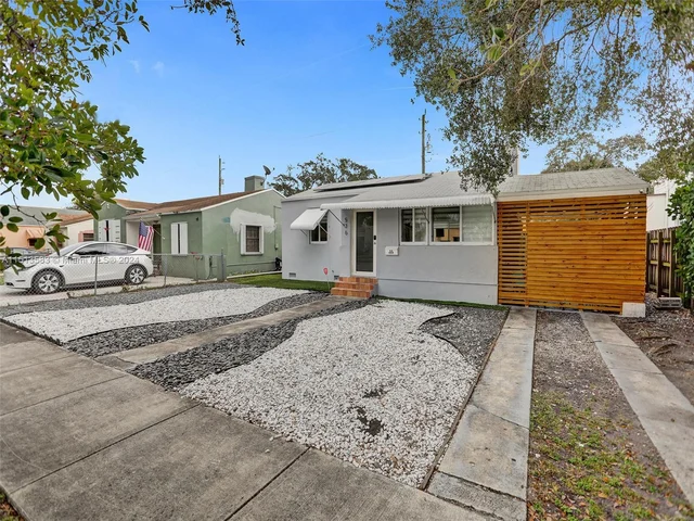 536 NW 48th St, Miami FL 33127