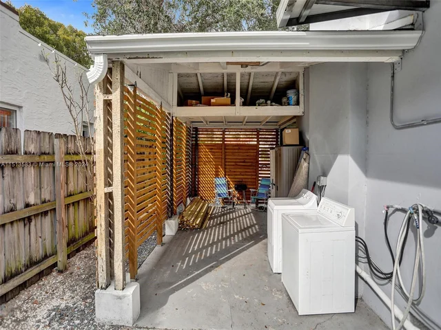 536 NW 48th St, Miami FL 33127