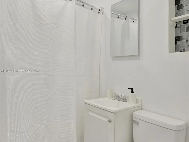 536 NW 48th St, Miami FL 33127