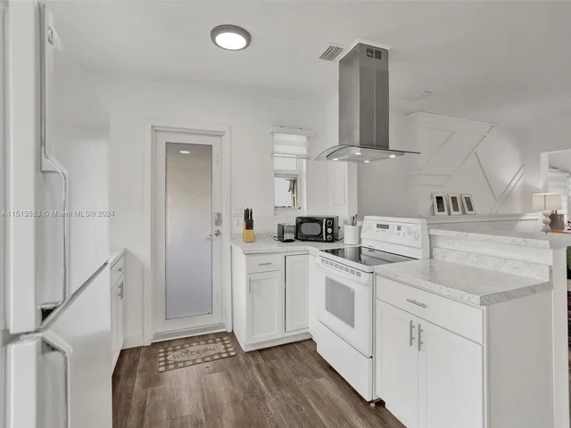 536 NW 48th St, Miami FL 33127