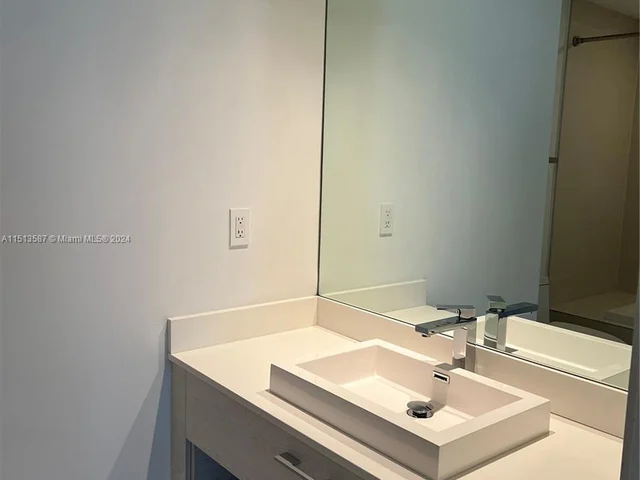 55 SW 9th St # 2209, Miami FL 33130