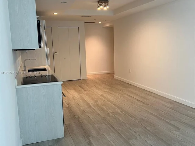 55 SW 9th St # 2209, Miami FL 33130