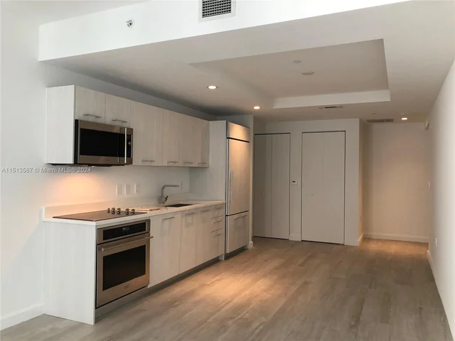 55 SW 9th St # 2209, Miami FL 33130