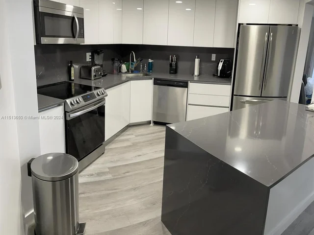 2750 NE 183rd St # 2407, Aventura FL 33160