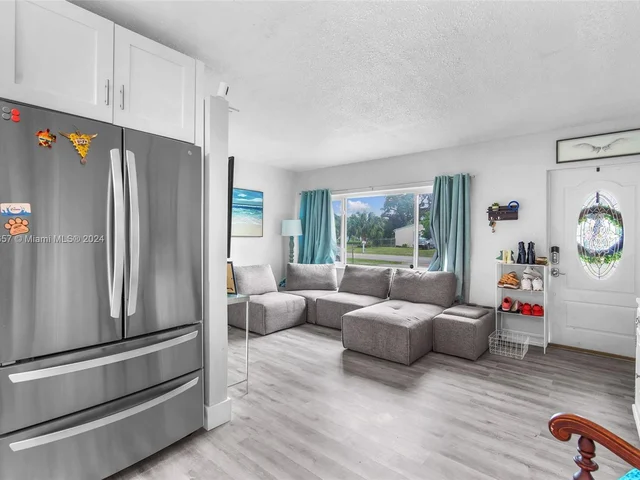 561 NE 61st St, Oakland Park FL 33334