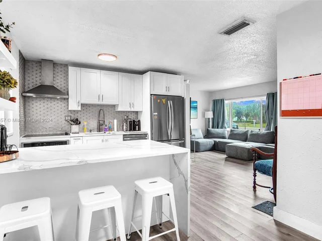 561 NE 61st St, Oakland Park FL 33334