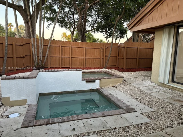 19905 NE 10th Place Way, Miami FL 33179