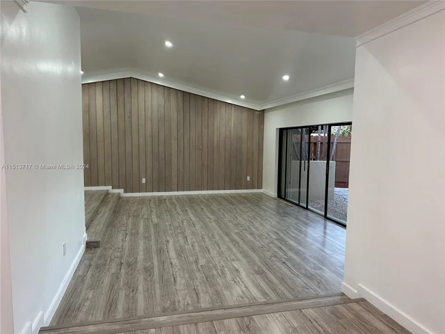 19905 NE 10th Place Way, Miami FL 33179