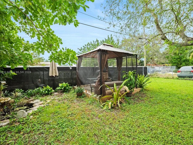 2518 Thomas St, Hollywood FL 33020