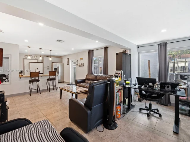 2518 Thomas St, Hollywood FL 33020