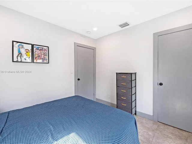 2518 Thomas St, Hollywood FL 33020