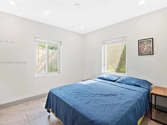 2518 Thomas St, Hollywood FL 33020