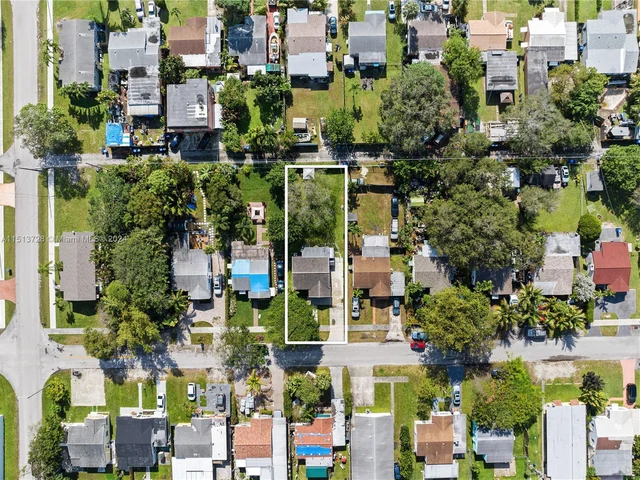 2518 Thomas St, Hollywood FL 33020