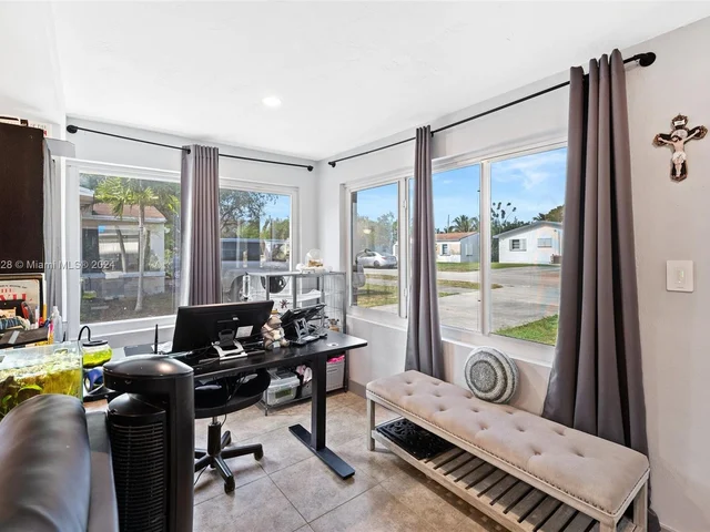 2518 Thomas St, Hollywood FL 33020