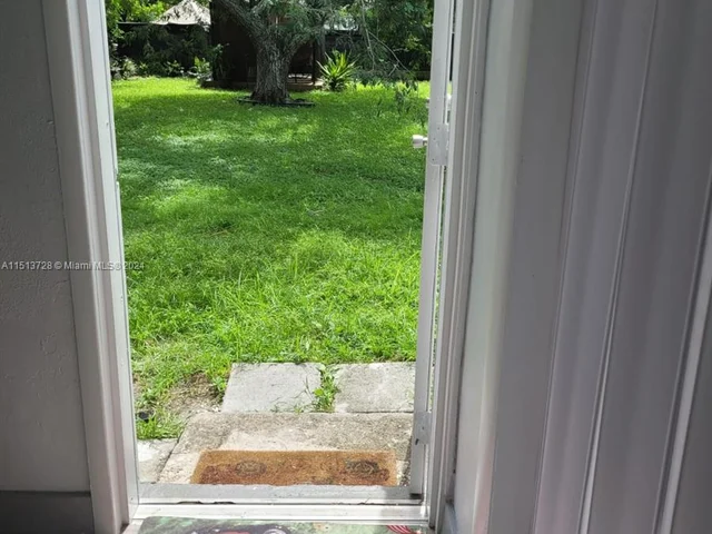 2518 Thomas St, Hollywood FL 33020