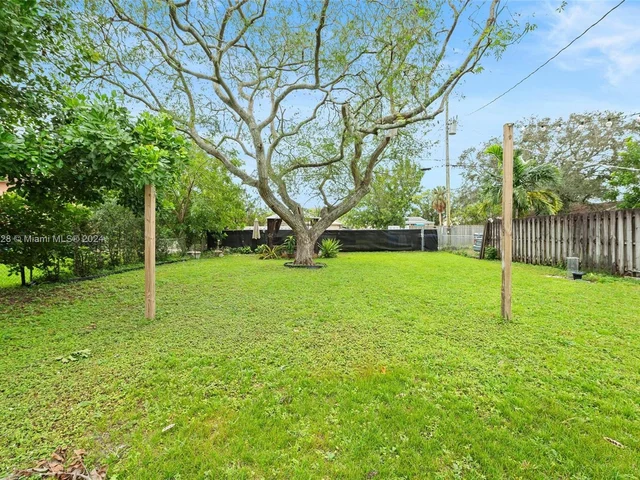 2518 Thomas St, Hollywood FL 33020