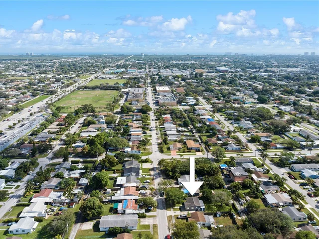 2518 Thomas St, Hollywood FL 33020