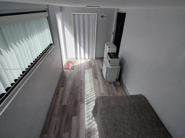 2518 Thomas St, Hollywood FL 33020