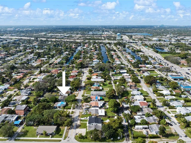 2518 Thomas St, Hollywood FL 33020