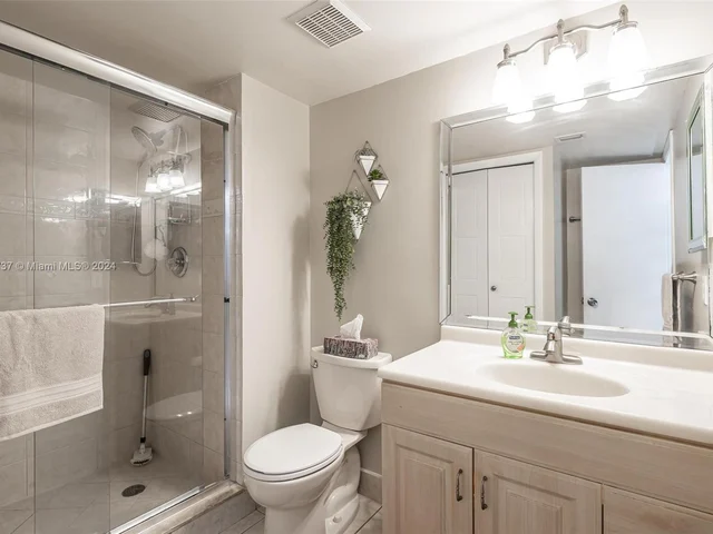 304 Racquet Club Rd # 101, Weston FL 33326