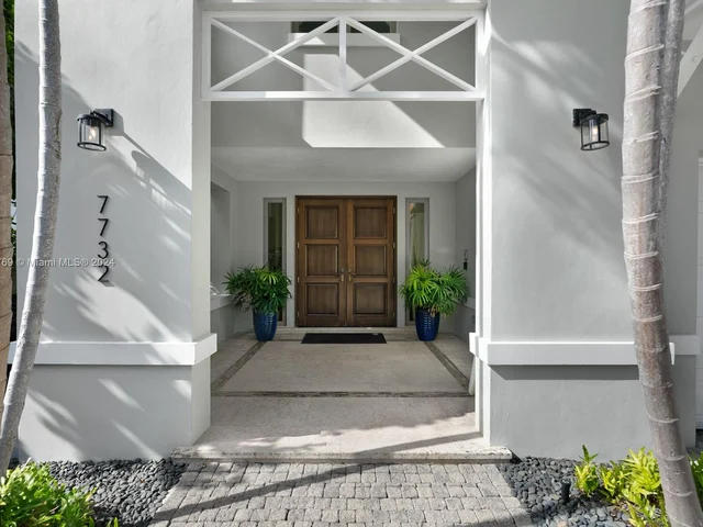 7732 Atlantic Way, Miami Beach FL 33141