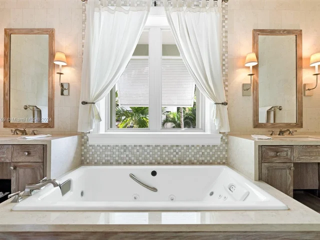 7732 Atlantic Way, Miami Beach FL 33141