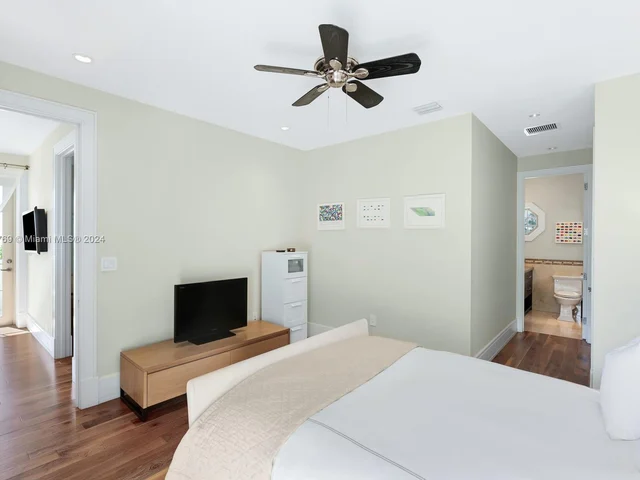 7732 Atlantic Way, Miami Beach FL 33141