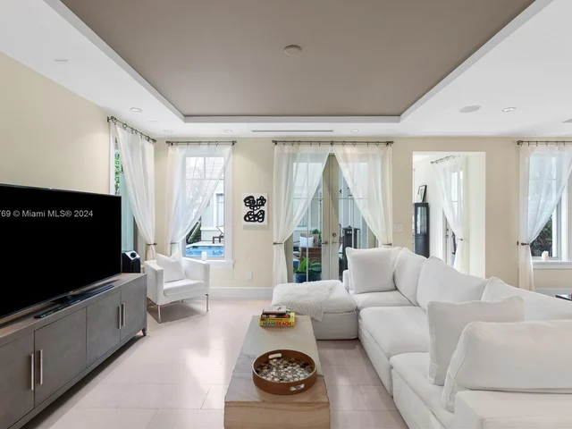 7732 Atlantic Way, Miami Beach FL 33141