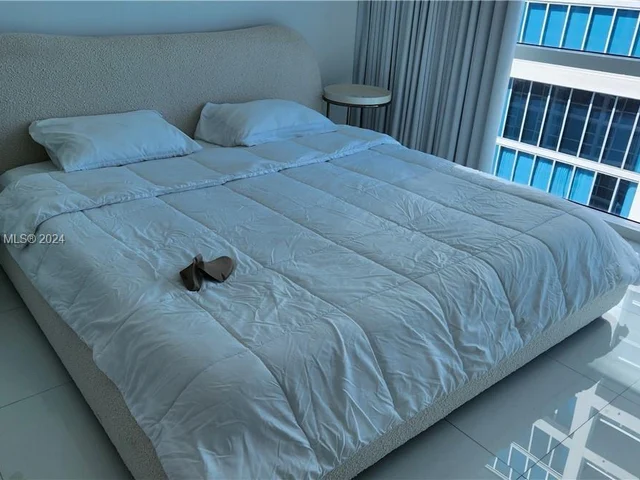 6801 Collins Ave, Miami Beach FL 33141