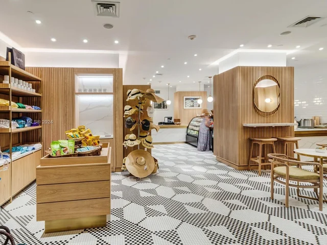 6801 Collins Ave, Miami Beach FL 33141