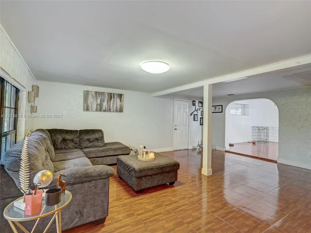 2030 NW 185th Ter, Miami Gardens FL 33056