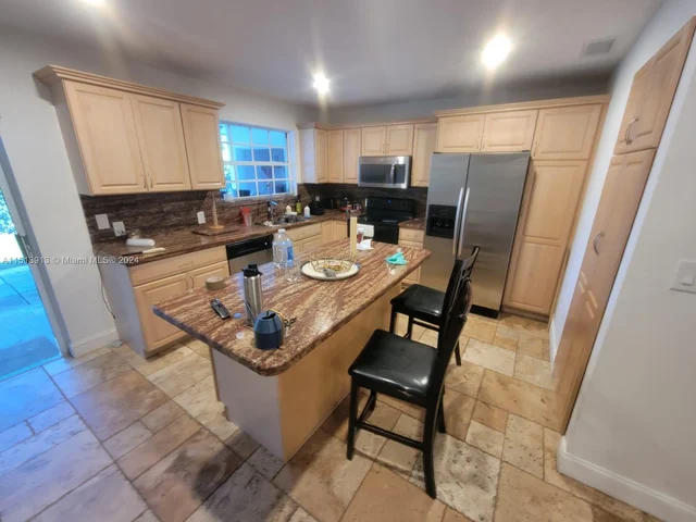 2425 SW 19th Ter, Miami FL 33145