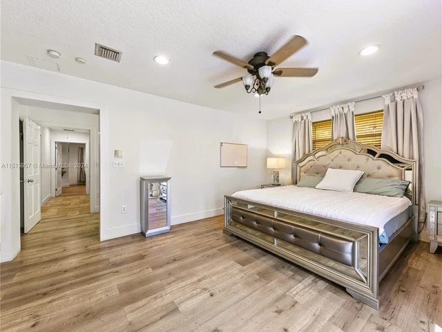 13850 SW 18th Ct, Davie FL 33325