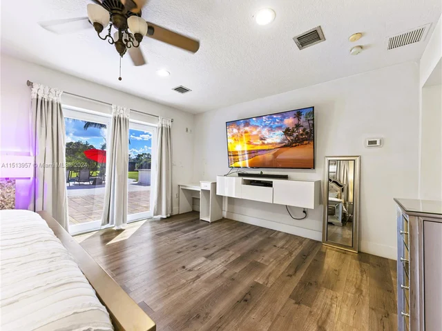 13850 SW 18th Ct, Davie FL 33325