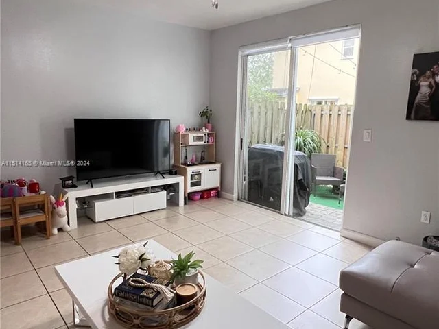 2935 SE 1st Dr # 11, Homestead FL 33033