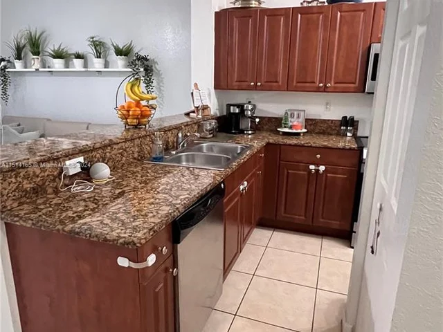 2935 SE 1st Dr # 11, Homestead FL 33033