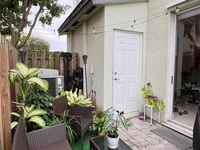 2935 SE 1st Dr # 11, Homestead FL 33033