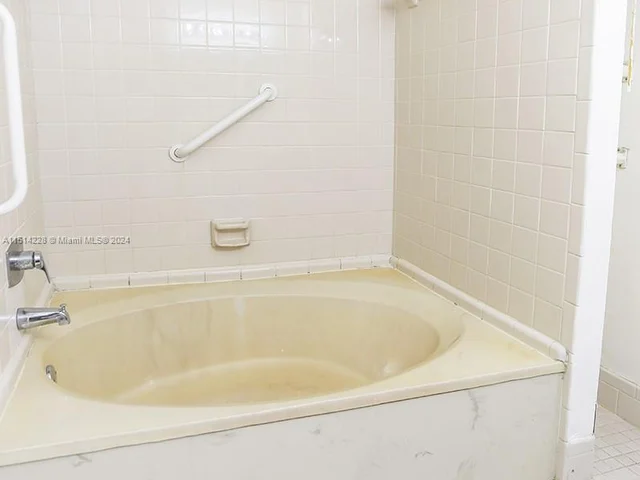 550 NW 214th St # 204, Miami Gardens FL 33169