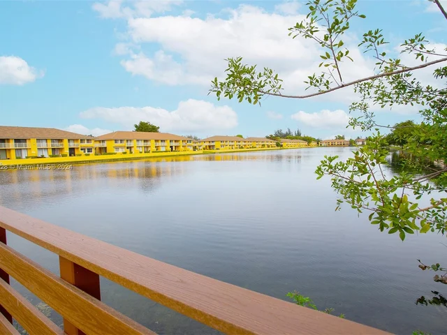 550 NW 214th St # 204, Miami Gardens FL 33169