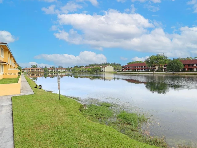 550 NW 214th St # 204, Miami Gardens FL 33169