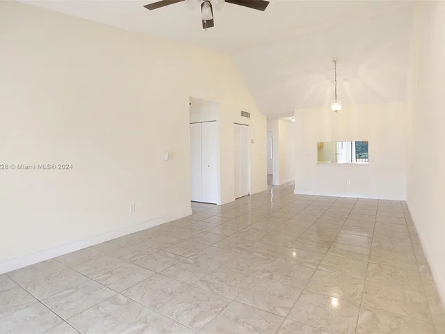 550 NW 214th St # 204, Miami Gardens FL 33169