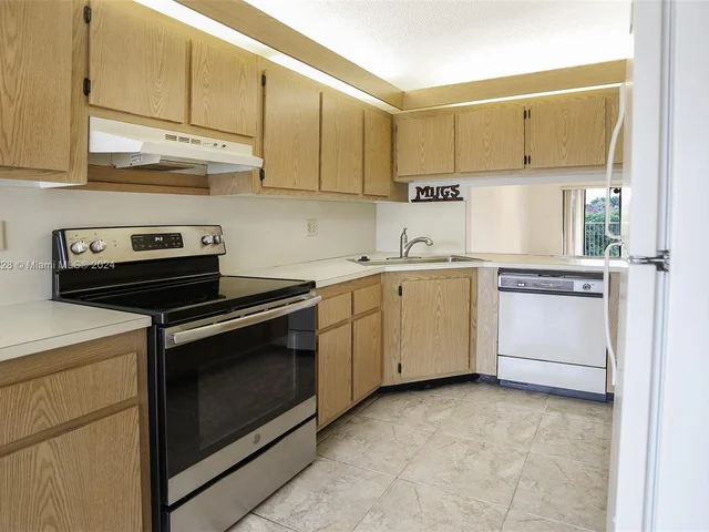 550 NW 214th St # 204, Miami Gardens FL 33169