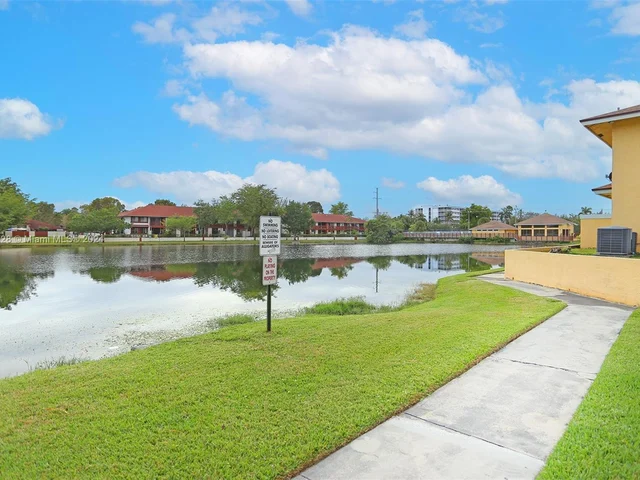 550 NW 214th St # 204, Miami Gardens FL 33169