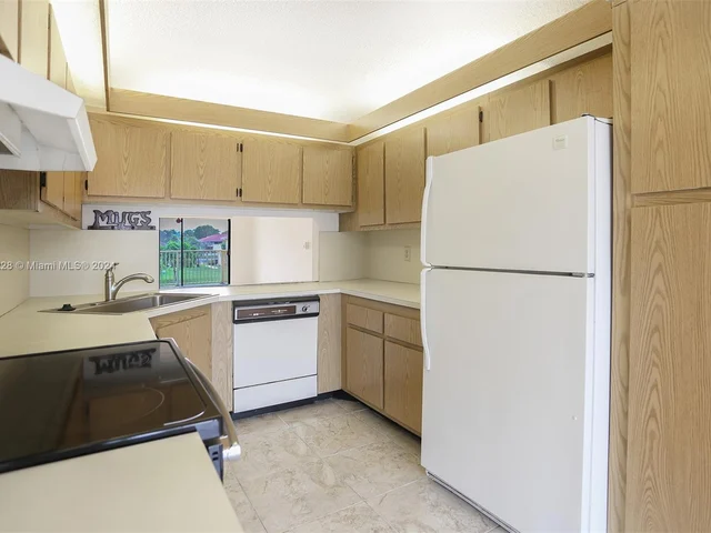 550 NW 214th St # 204, Miami Gardens FL 33169