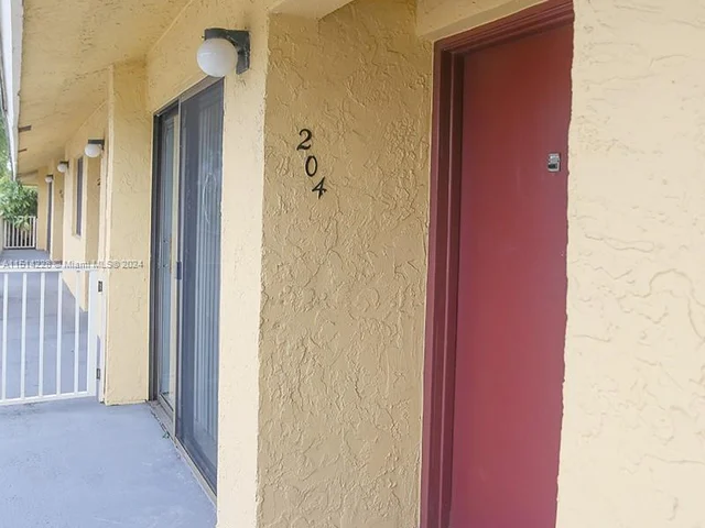 550 NW 214th St # 204, Miami Gardens FL 33169