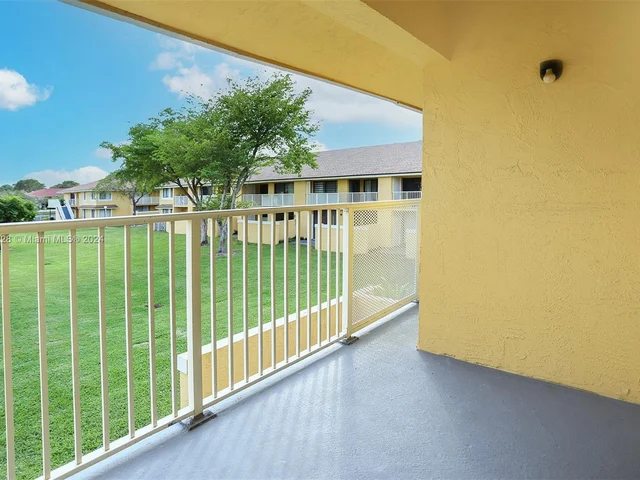550 NW 214th St # 204, Miami Gardens FL 33169